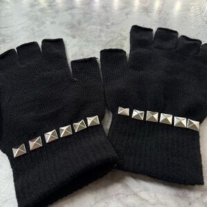 Black studded fingerless gloves